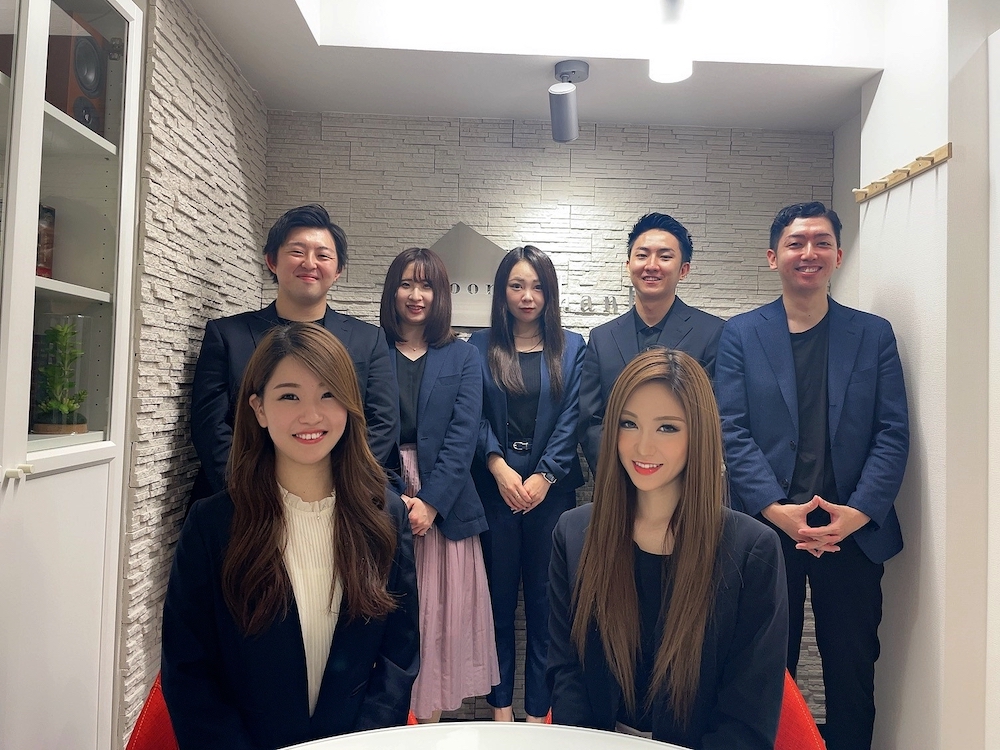 room chanter 社員集合写真